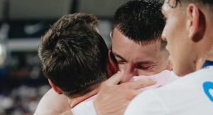 alianza-lima-alan-cantero-y-su-llanto-tras-intercambiar-camiseta-con-lionel-messi-1319961