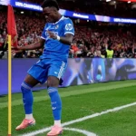 El Real Madrid vence al Benfica en un partido marcado por un incidente por racismo