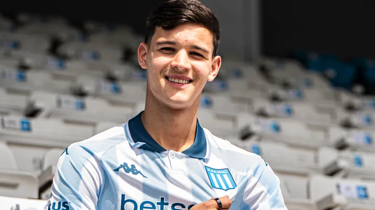 Valentin-Carboni-futbolista-de-Racing-740x416