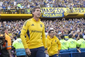 De cara al Superclásico ante River Plate, Boca Juniors ya tiene prácticamente definido el equipo titular con una base clara y un cambio obligado que marca la previa del partido.