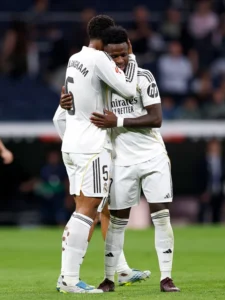 El Real Madrid le ganó al Alavés y se mantiene en la lucha por LaLiga El equipo “Merengue” se encuentra segundo y a seis puntos del Barcelona, líder del torneo.