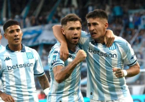 Racing dejó pasar una chance clave en la Copa Sudamericana 2026 y apenas rescató un empate 1-1 frente a Caracas FC como visitante, en un partido que dominó pero no supo cerrar.