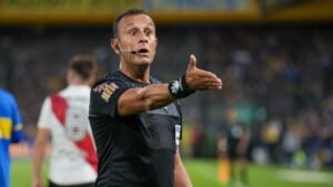 La AFA respalda a los árbitros tras la polémica del Superclásico y ratifica a Herrera y Paletta