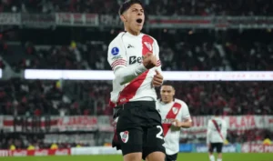 River evitó la derrota en el final, empató con Bragantino y se aseguró el primer lugar del Grupo H