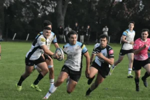Universitario estuvo a segundos de la victoria, pero Sporting se lo empató en la última jugada en Mar del Plata