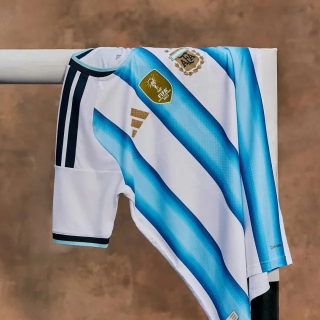 asi-es-la-nueva-camiseta-de-la-seleccion-argentina-para-el-mundial-2026_640x640