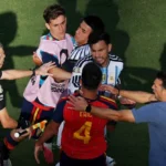 FIFA sancionó con dureza a la Selección Argentina: Paredes recibió 10 partidos y la AFA deberá pagar una millonaria multa