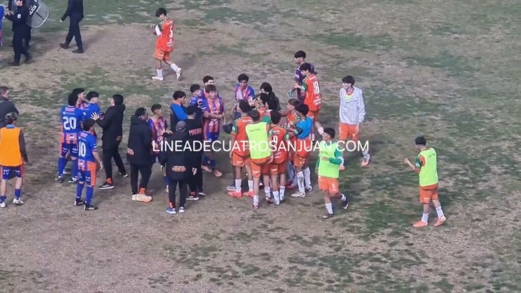 El fútbol debería ser competencia, pasión, esfuerzo y respeto. Pero una vez más, una cancha de San Juan vuelve a quedar marcada por hechos que nada tienen que ver con el deporte.