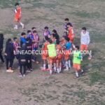 El fútbol debería ser competencia, pasión, esfuerzo y respeto. Pero una vez más, una cancha de San Juan vuelve a quedar marcada por hechos que nada tienen que ver con el deporte.