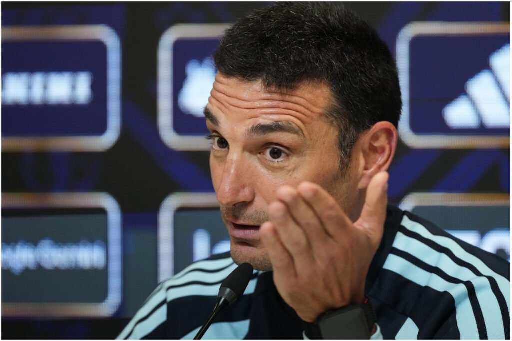 Scaloni quiere seguir al frente de la Selección y avanza la renovación