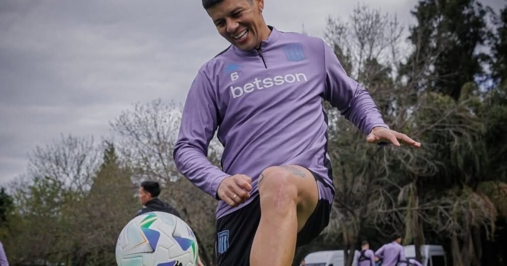 Marcos Rojo busca salir de Racing para jugar la Libertadores con Estudiantes