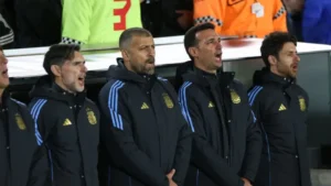 El-cuerpo-tecnico-de-la-Seleccion-Argentina-740x416