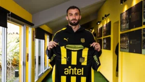 German-Pezzella-en-su-presentacion-en-Penarol-740x416
