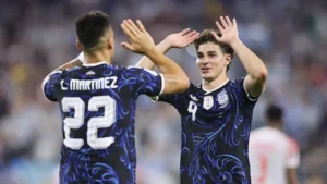 Lautaro-Martinez-y-Julian-Alvarez-en-la-Seleccion-Argentina-740x416