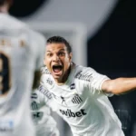 Santos golpeó a Atlético Mineiro y quedó a un paso de las semifinales de la Copa Sudamericana